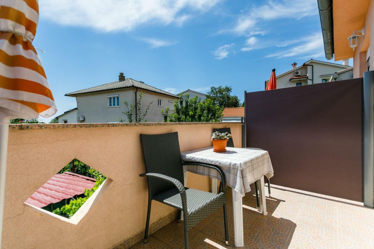 Holiday House Snjezana Krk Town Exterior photo
